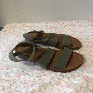 Cushionaire Women Green Sandals Jessica Carlyle Elastic Ankle Strap Size 7.5